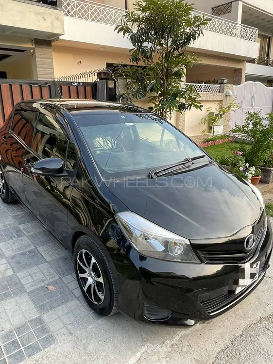 Toyota Vitz 2012 for Sale in Peshawar Image-1