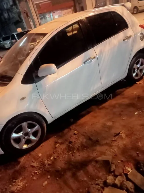 Toyota Vitz 2005 for Sale in Peshawar Image-1