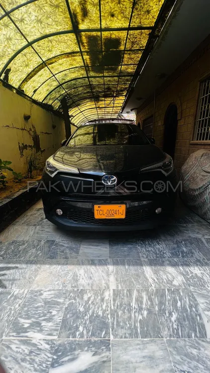 Toyota C-HR 2017 for Sale in Karachi Image-1