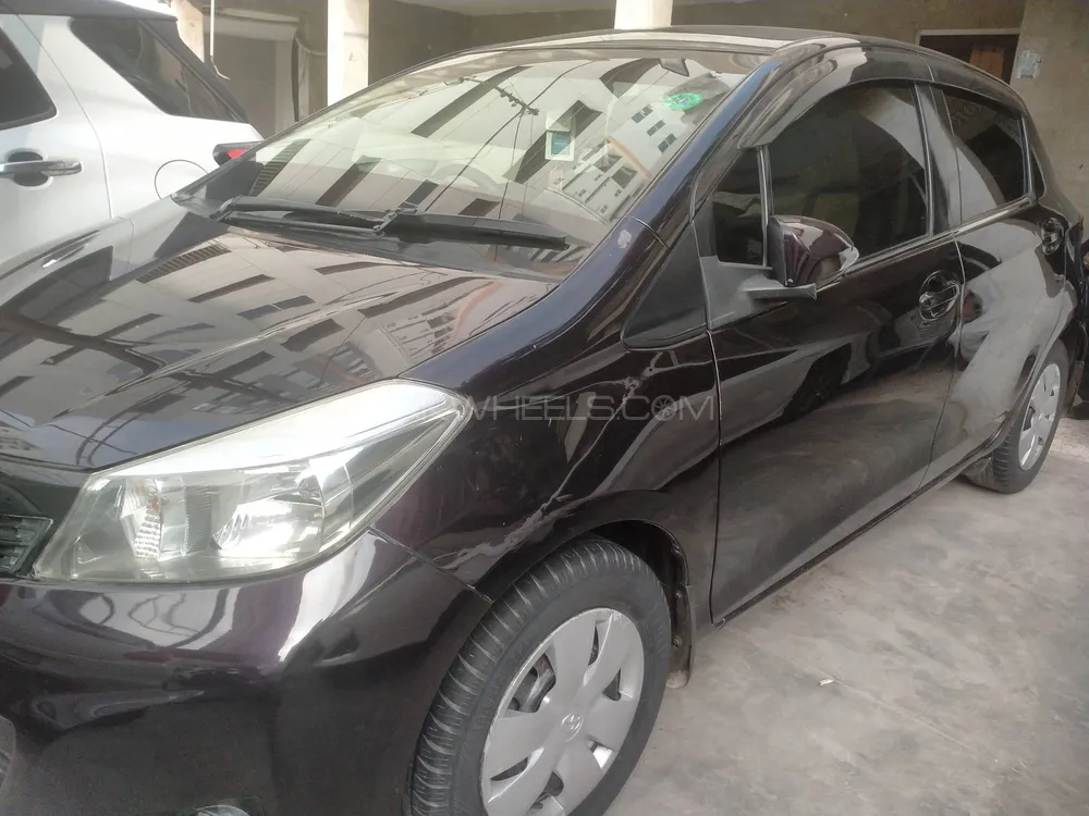 Toyota Vitz 2013 for Sale in Karachi Image-1