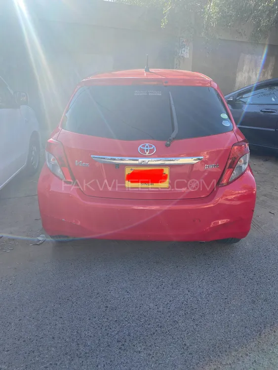 Toyota Vitz 2014 for Sale in Karachi Image-1
