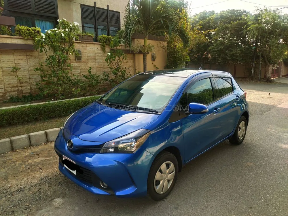 Toyota Vitz 2014 for Sale in Karachi Image-1