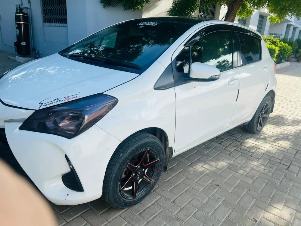 Toyota Vitz 2017 for Sale in Karachi Image-1