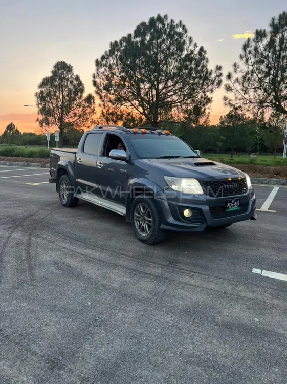 Toyota Hilux 2011 for Sale in Islamabad Image-1