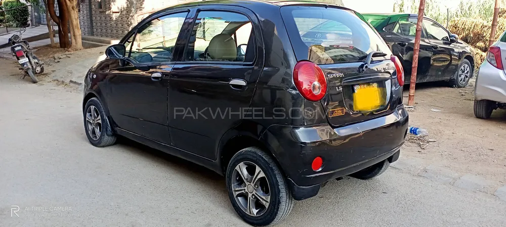 Chevrolet Spark 2010 for Sale in Karachi Image-1