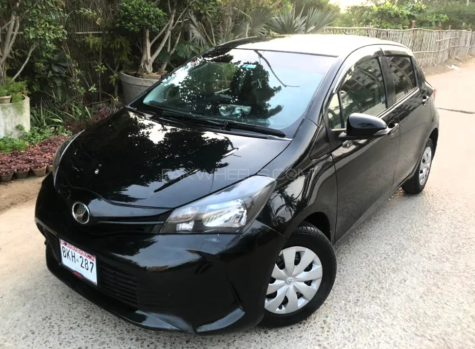Toyota Vitz 2014 for Sale in Karachi Image-1