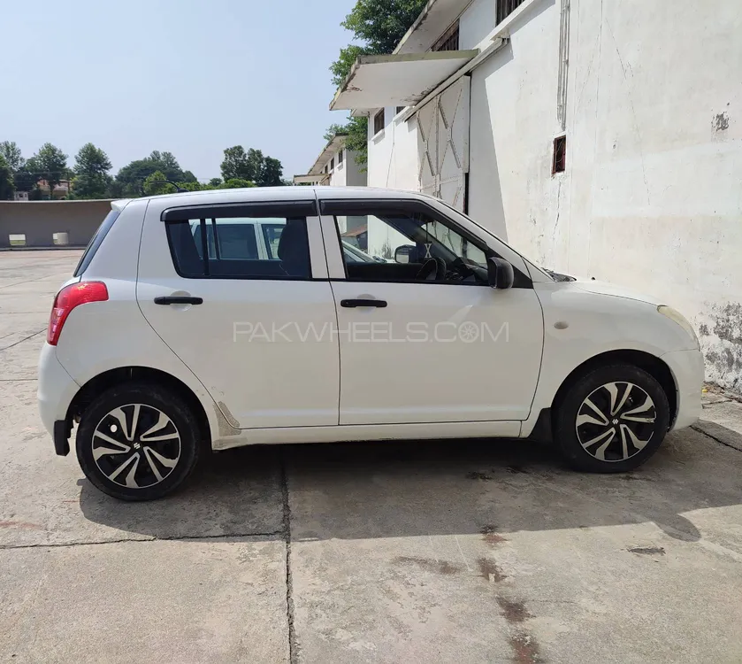 Suzuki Swift 2011 for Sale in Attock Image-1