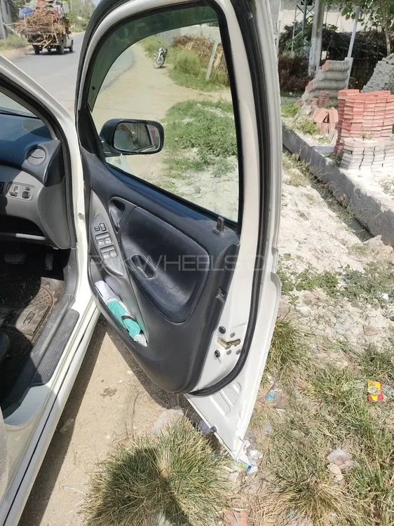 Toyota Vitz 2004 for Sale in Islamabad Image-1