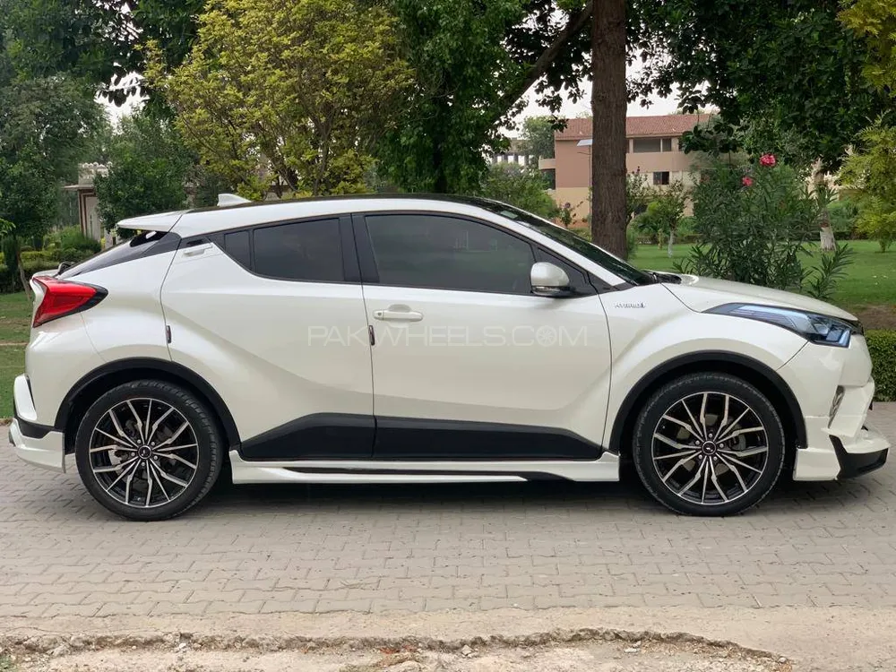 Toyota C-HR 2017 for Sale in Peshawar Image-1