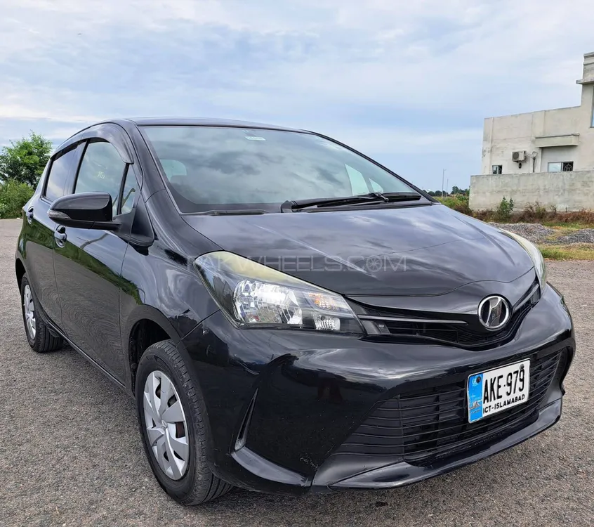 Toyota Vitz 2014 for Sale in Lahore Image-1