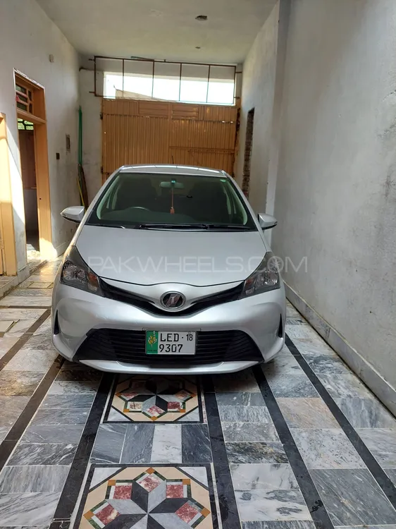 Toyota Vitz 2014 for Sale in Mardan Image-1