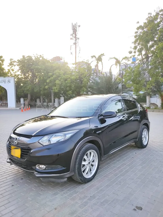 Honda Vezel 2015 for Sale in Karachi Image-1