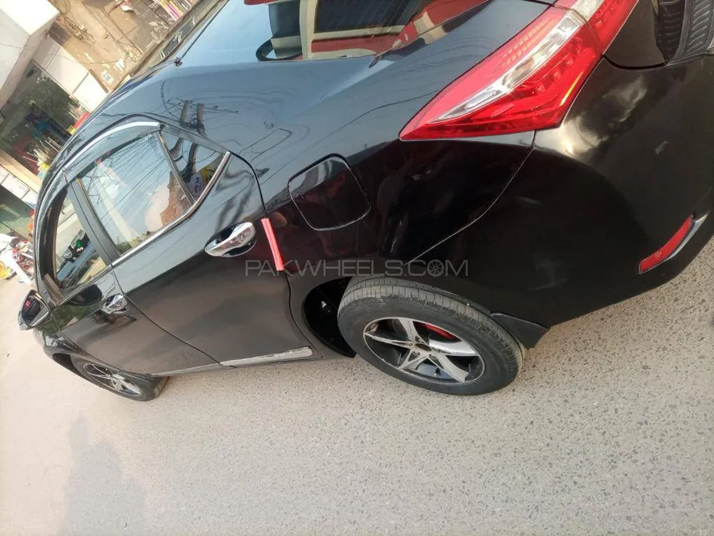 Toyota Corolla 2016 for Sale in Okara Image-1