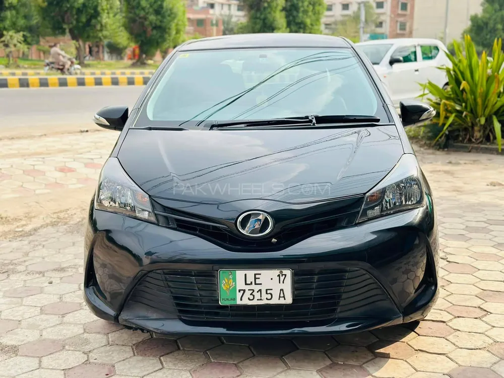Toyota Vitz 2014 for Sale in Sahiwal Image-1
