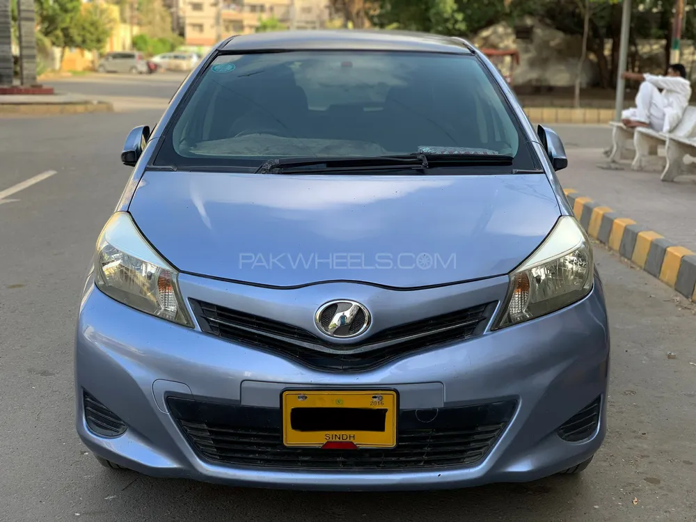 Toyota Vitz 2012 for Sale in Karachi Image-1
