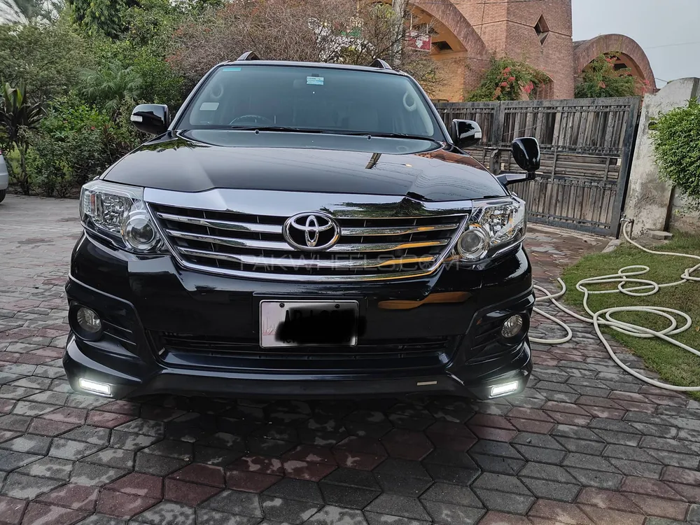 Toyota Fortuner 2016 for Sale in Lahore Image-1