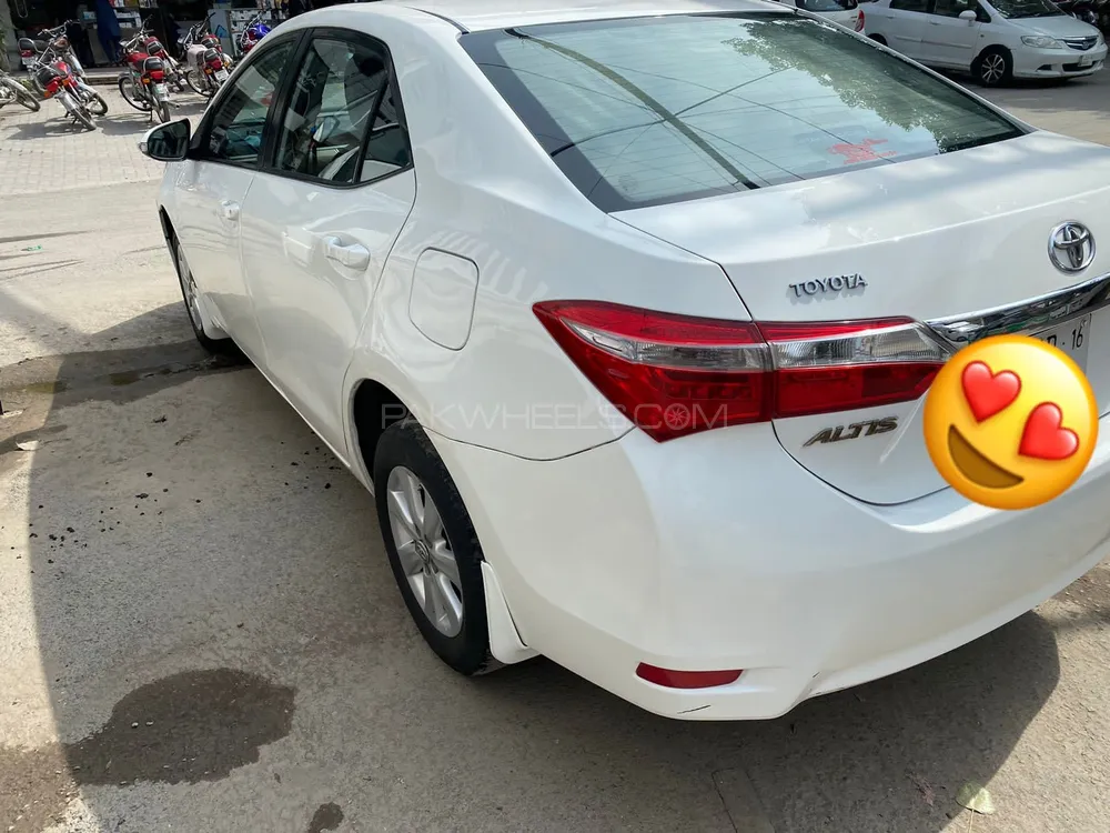 Toyota Corolla 2016 for Sale in Lahore Image-1
