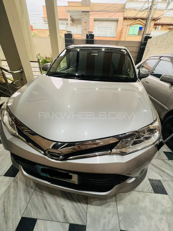 Toyota Corolla Axio 2015 for Sale in Peshawar Image-1