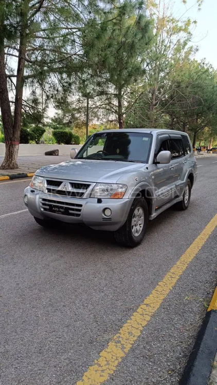 Mitsubishi Pajero 2005 for Sale in Islamabad Image-1