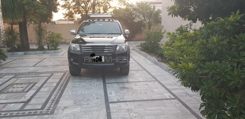 Toyota Hilux 2015 for Sale in Pindi gheb Image-1