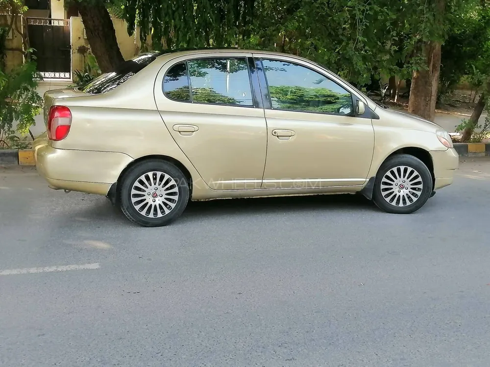 Toyota Platz 2007 for Sale in Lahore Image-1
