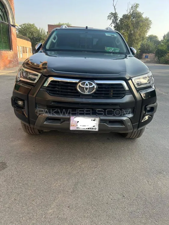Toyota Hilux 2017 for Sale in Sahiwal Image-1