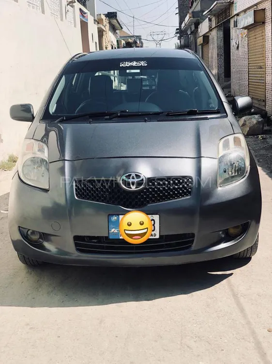 Toyota Vitz 2007 for Sale in Kamra Image-1