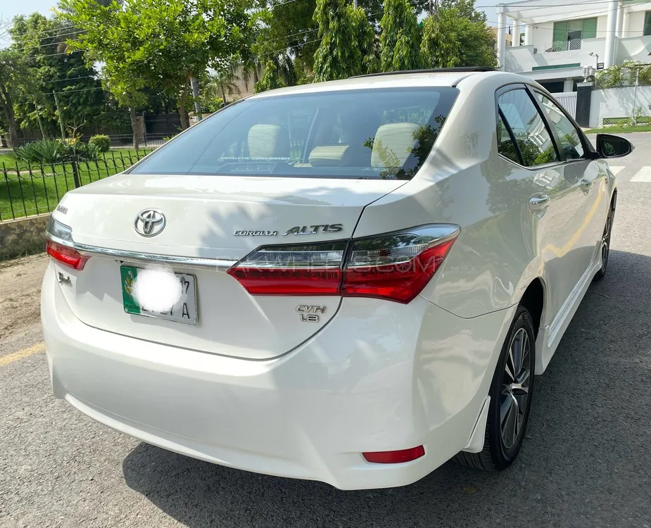 Toyota Corolla 2017 for Sale in Lahore Image-1