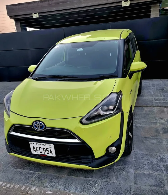 Toyota Sienta 2017 for Sale in Lahore Image-1