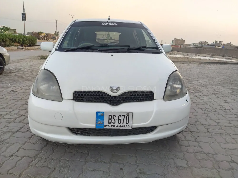 Toyota Vitz 2000 for Sale in Peshawar Image-1