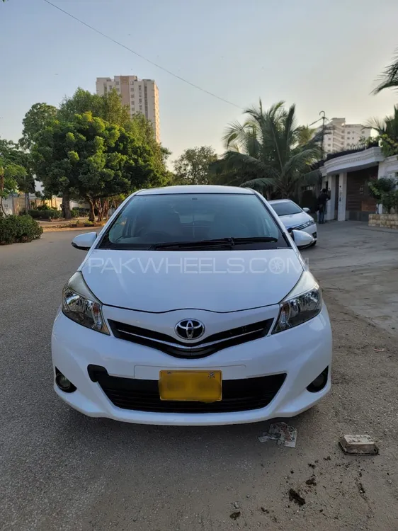 Toyota Vitz 2012 for Sale in Karachi Image-1