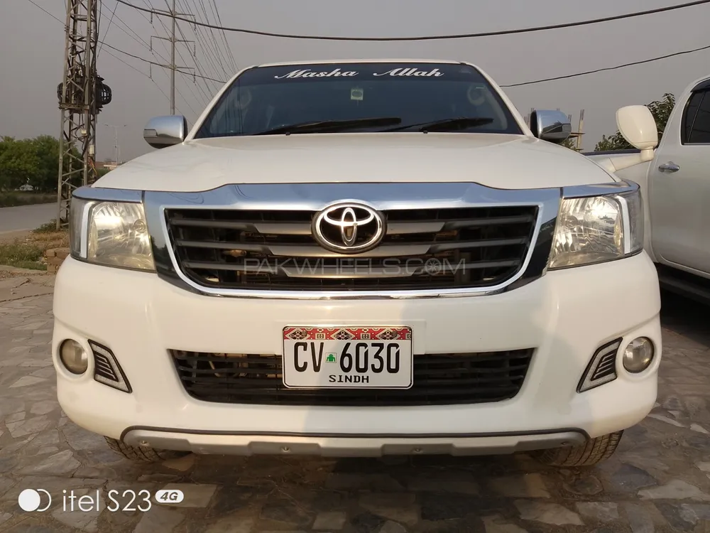 Toyota Hilux 2015 for sale in Peshawar