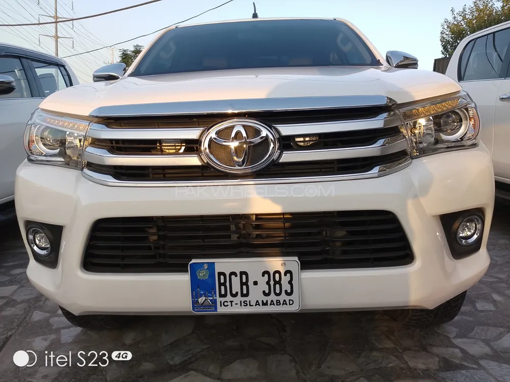 Toyota Hilux 2021 for Sale in Peshawar Image-1