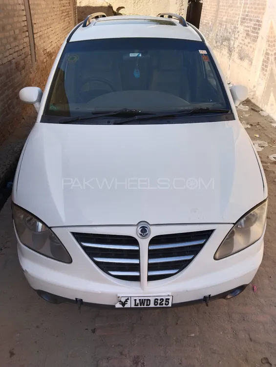 SsangYong Stavic 2005 for Sale in Islamabad Image-1