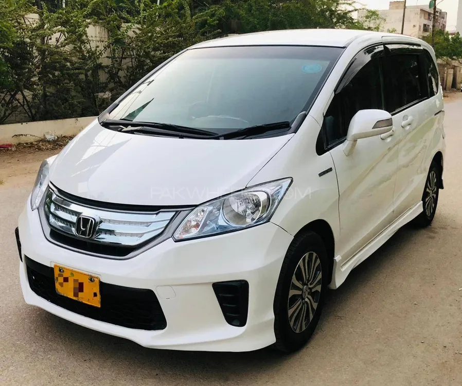 Honda Freed 2013 for Sale in Karachi Image-1