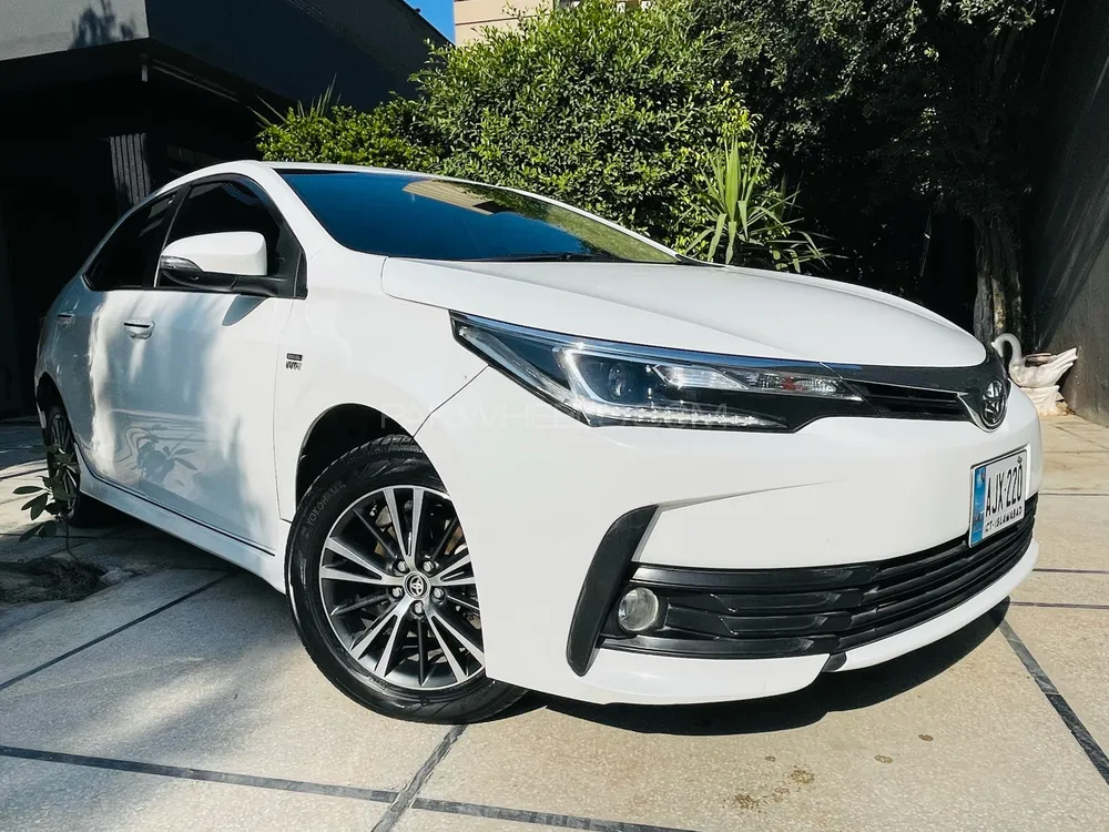 Toyota Corolla 2018 for Sale in Peshawar Image-1