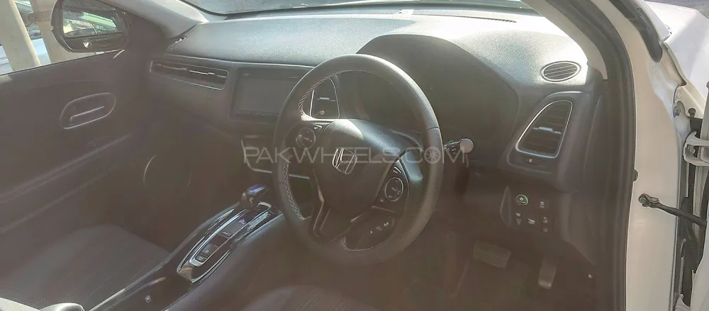Honda Vezel 2017 for Sale in Lahore Image-1