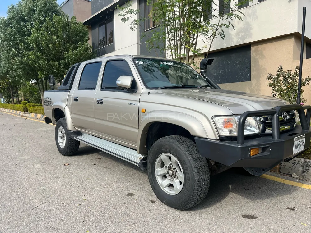 Toyota Hilux 2003 for Sale in Islamabad Image-1