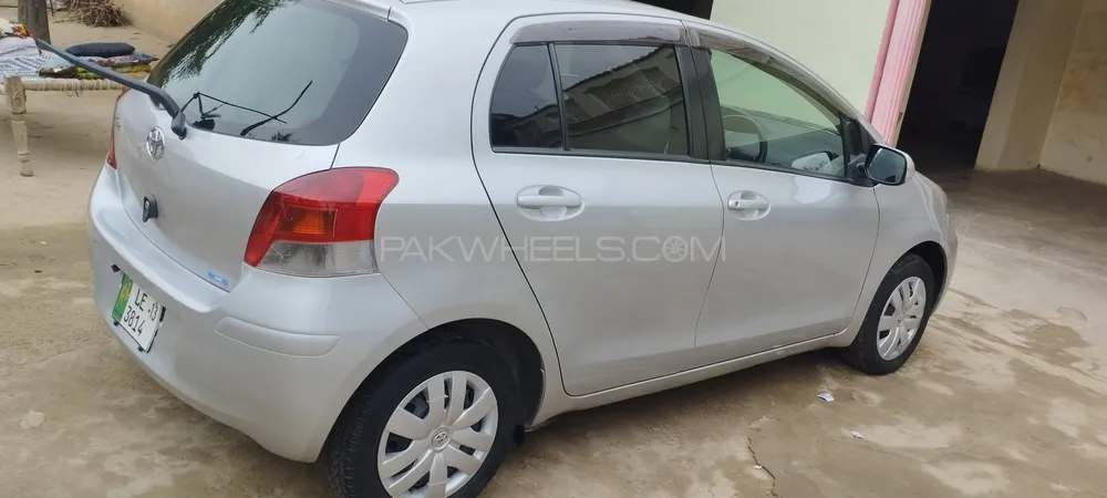 Toyota Vitz 2010 for Sale in Mian Wali Image-1