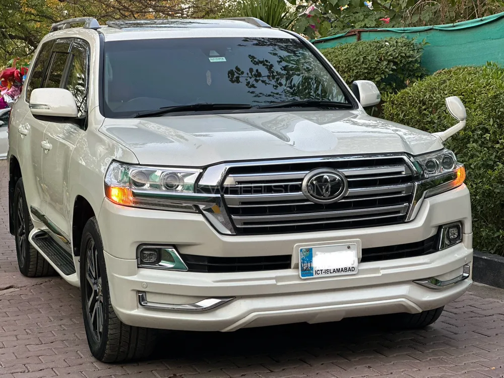 Toyota Land Cruiser 2017 for sale in Islamabad