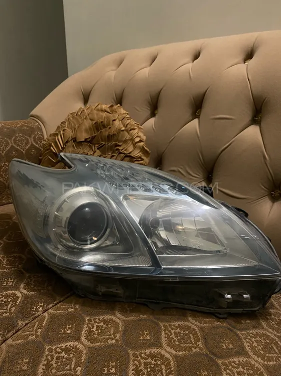 Toyota prius 3rd gen genuine headlight  Image-1