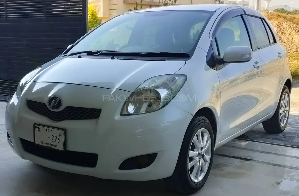 Toyota Vitz 2010 for Sale in Islamabad Image-1