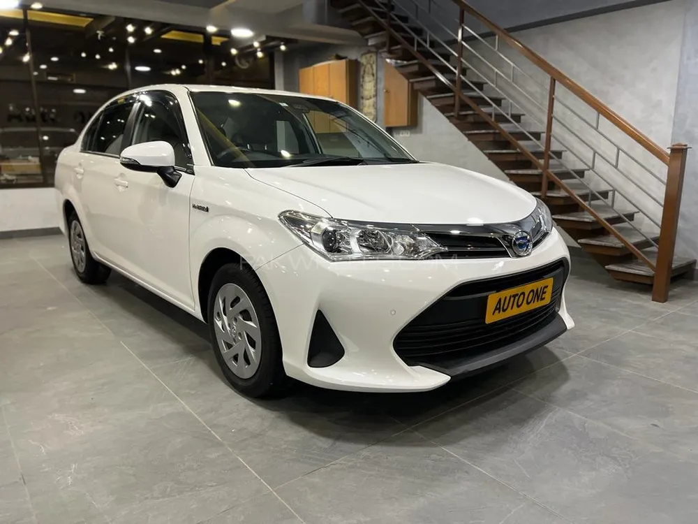 Toyota Corolla Axio 2020 for Sale in Karachi Image-1