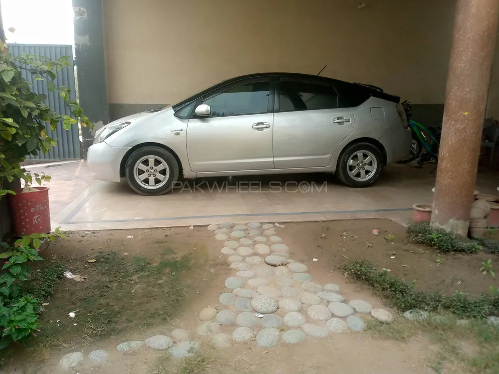 Toyota Prius 2007 for Sale in Lahore Image-1
