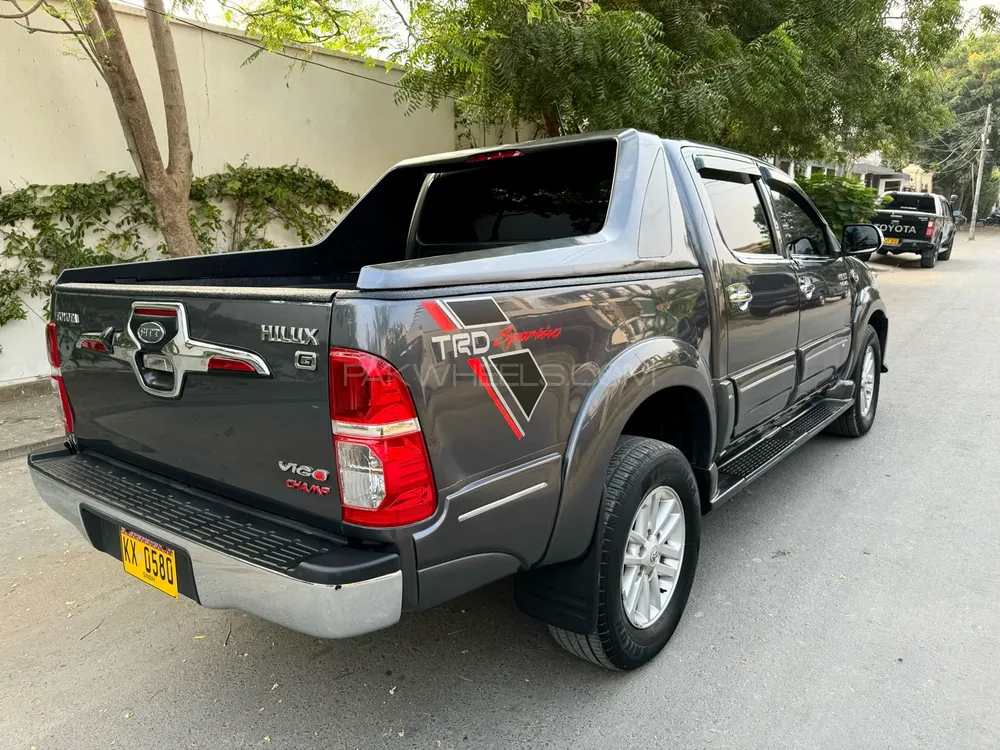Toyota Hilux 2013 for Sale in Karachi Image-1