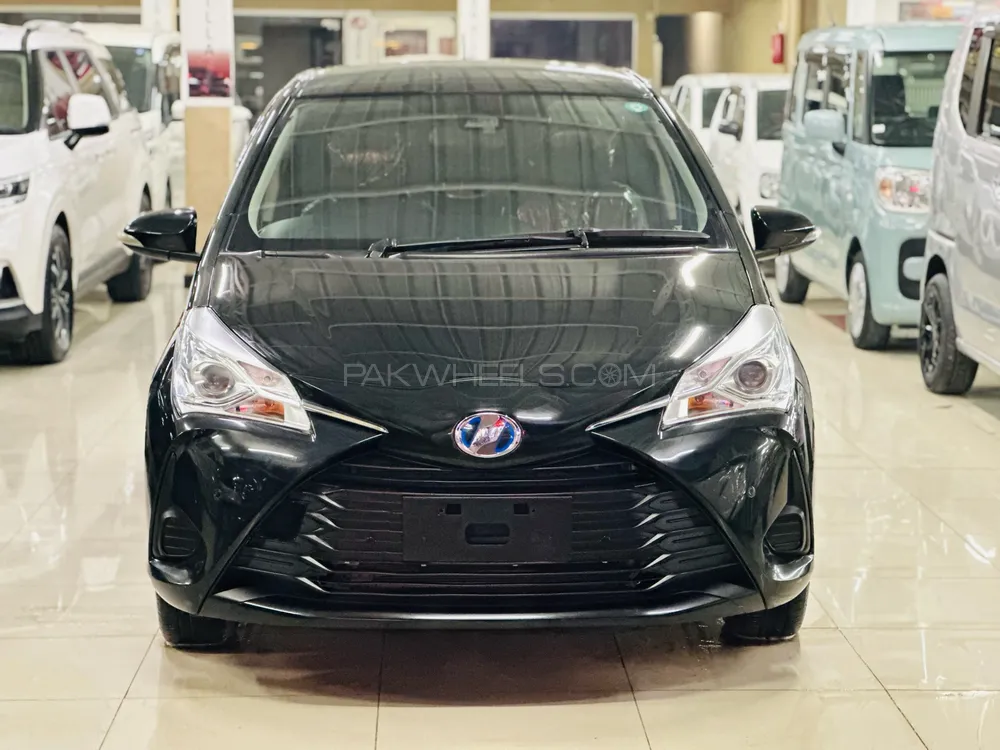 Toyota Vitz 2018 for Sale in Peshawar Image-1