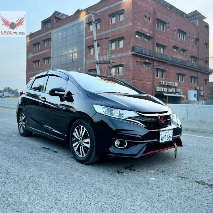 Honda Fit 2017 for Sale in Lahore Image-1