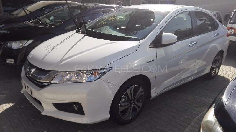Honda Grace Hybrid 2014 for Sale in Karachi Image-1