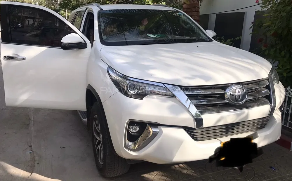Toyota Fortuner 2020 for Sale in Karachi Image-1