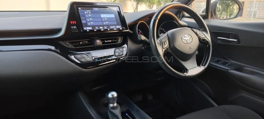 Toyota C-HR 2018 for Sale in Peshawar Image-1